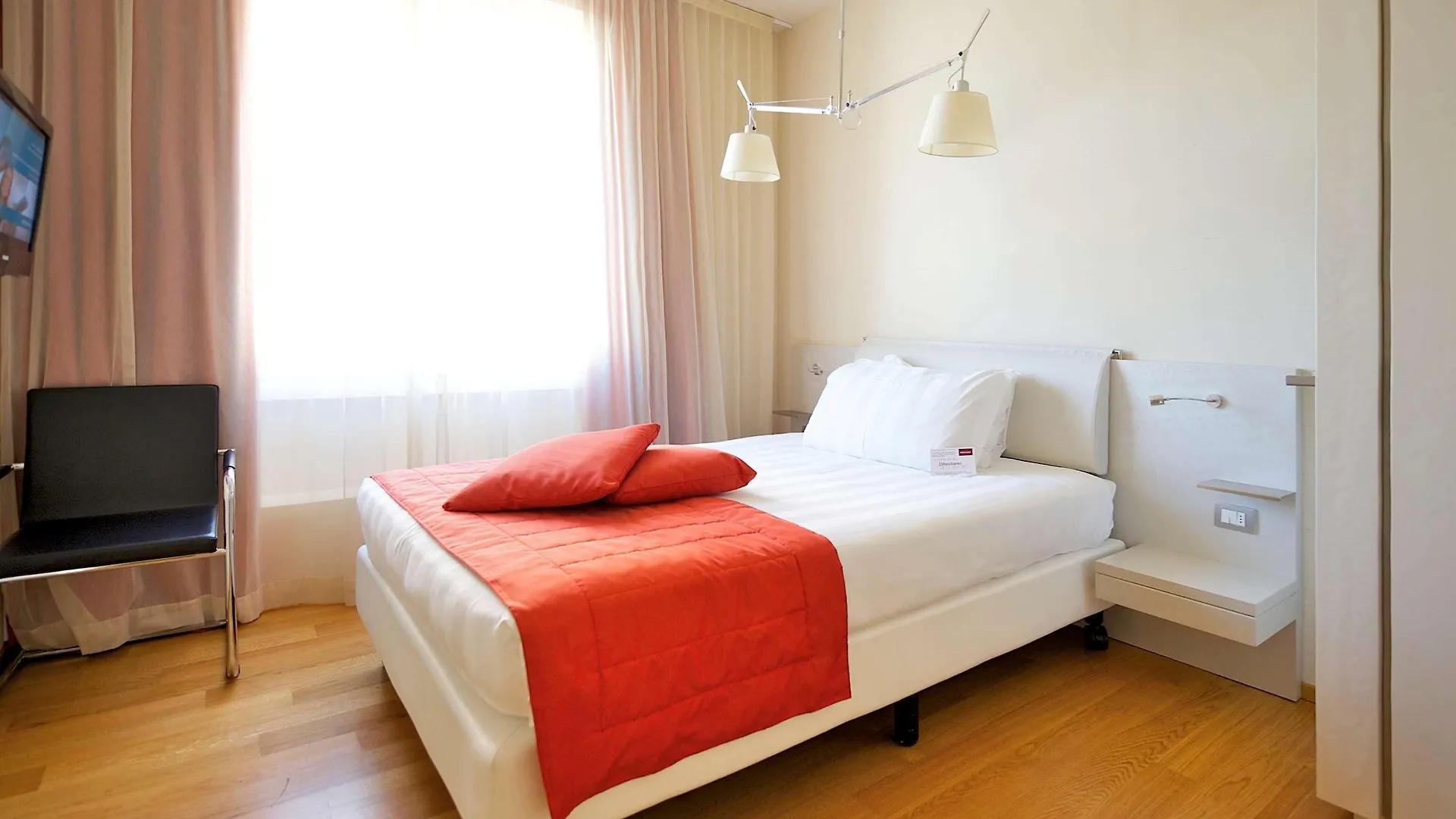 Hotel Mercure Milano Solari 4*,  Olaszország