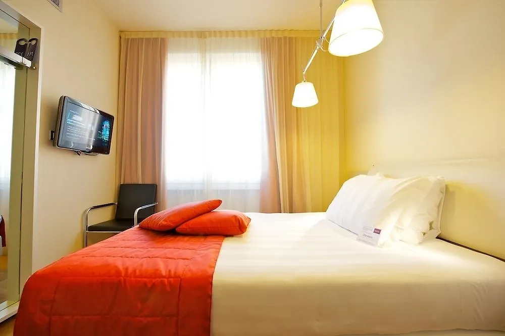 Hotel Mercure Milano Solari 4*,  Olaszország